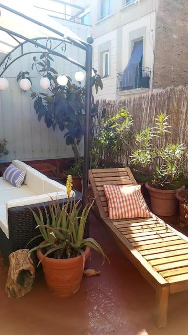 Privat overnatting Small In Sants With Huge Terrace